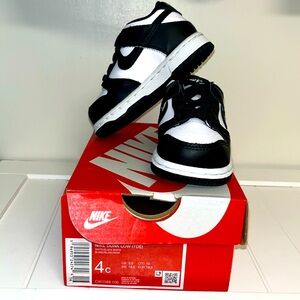 ✨Brand New✨Nike Dunk Low top•Black & White•Infant size 4